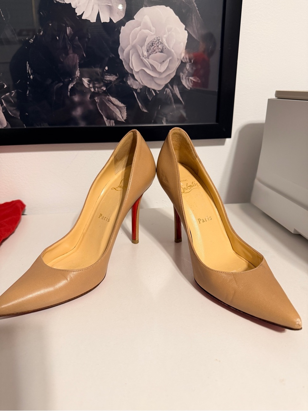 CHRISTIAN LOUBOUTIN Leather Pointed Red-Sole Pumps size 35.5 (Nude/Blush/Beige)